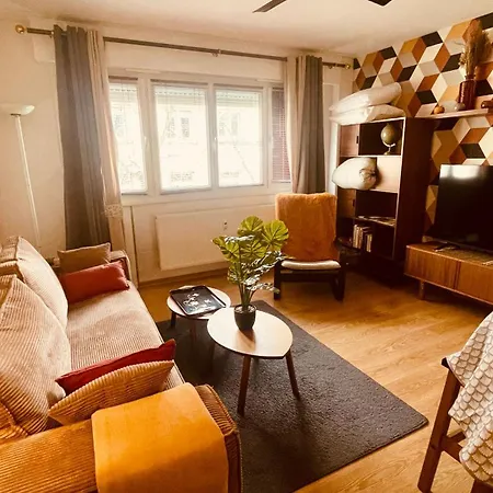 La Colmarina Cosy 1 Bedroom Flat- Elevator Wifi & Private Parking-keybox Apartmán *