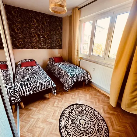 Apartmán La Colmarina Cosy 1 Bedroom Flat- Elevator Wifi & Private Parking-keybox *