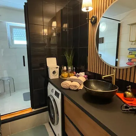 Apartmán La Colmarina Cosy 1 Bedroom Flat- Elevator Wifi & Private Parking-keybox