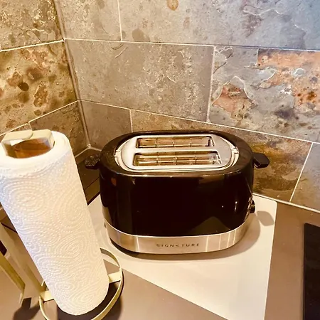 La Colmarina Cosy 1 Bedroom Flat- Elevator Wifi & Private Parking-keybox Apartmán