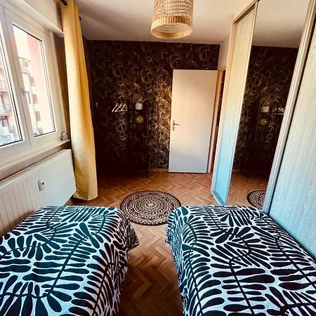 Apartmán La Colmarina Cosy 1 Bedroom Flat- Elevator Wifi & Private Parking-keybox *